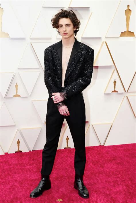 Timothée Chalamet Goes Shirtless At The Oscars - Style unique