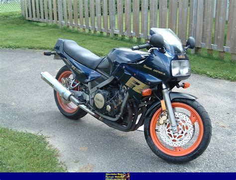 1986 Yamaha FZ 750 - Moto.ZombDrive.COM