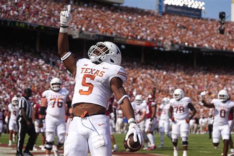 Twitter reacts to Texas RB Bijan Robinson winning Doak Walker Award