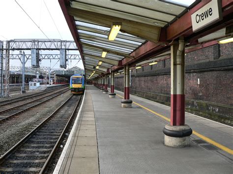 File:Platform 2 at Crewe railway station.jpg - Wikipedia