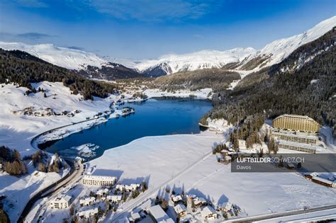 Luftaufnahme Davos mit Davosersee - Luftbilderschweiz.ch