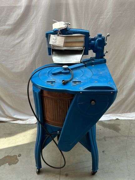 Antique Washing Machine - Lee Real Estate & Auction Service