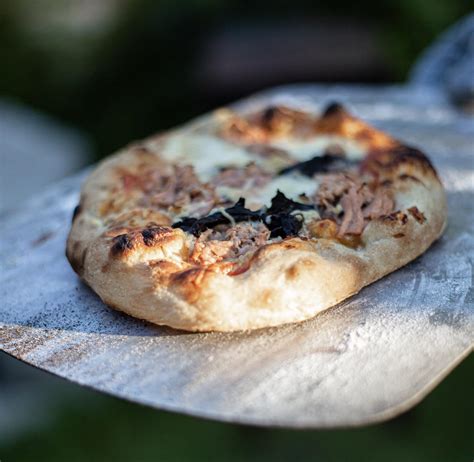 [HOMEMADE] Neapolitan Pizza Cooked in a Wood-Fired Oven : r/food