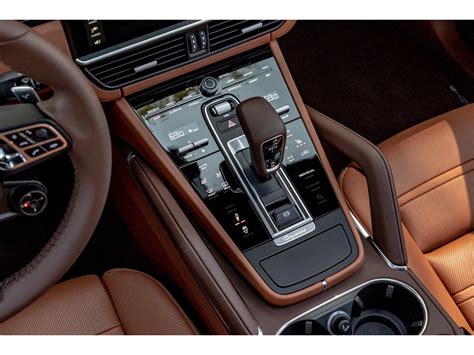 2020 Porsche Cayenne Hybrid: 20 Interior Photos | U.S. News