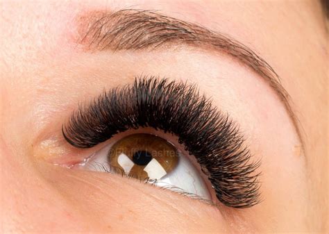 Volume lashes – Esthetics Advanced