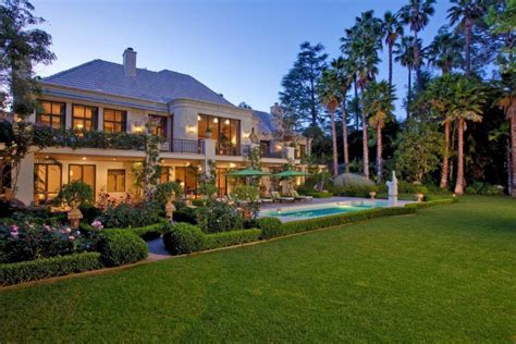 Top 5 Reasons Why Celebrities Love Beverly Hills Real Estate