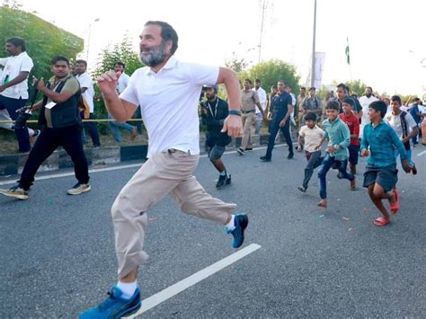 Watch: Rahul Gandhi sprints during Bharat Jodo Yatra in Telangana