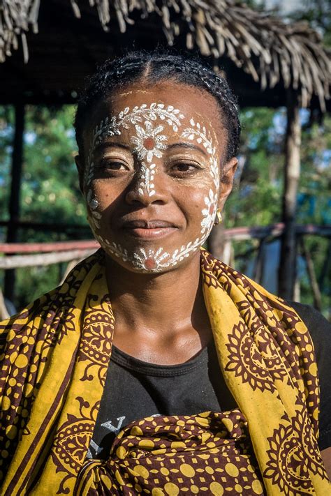 Beauty mask | African people, African beauty, Women