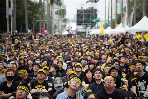 Taiwan has hundreds of thousands protesting China trade pact | NextBigFuture.com