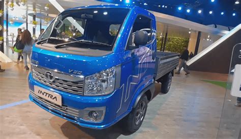 Tata Intra V30 BS6 Petrol launched - Review premium mini truck 2020