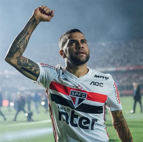 Daniel Alves SPFC | Jogadores do sao paulo, Spfc, Camisa do são paulo