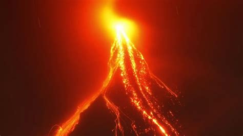 Mayon emits plumes to as high as 2,500 meters from summit crater ...