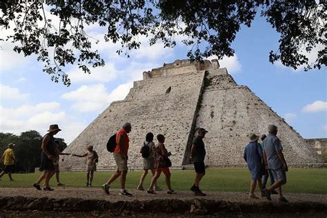 Mexico moves up in global ranking of tourism income