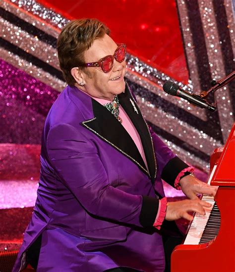 Oscars 2020: Elton John Sings 'Love Me Again' at Academy Awards