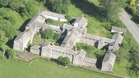 £50,000 bid to repair Victorian Llanfyllin workhouse roof - BBC News