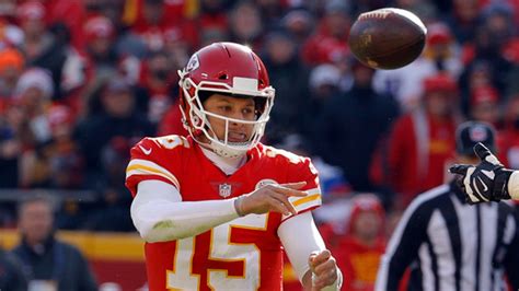 NFL-N-Motion: Slow-motion view of Kansas City Chiefs quarterback Patrick Mahomes' no-look pass