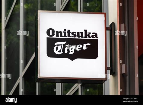 Onitsuka tiger logo hi-res stock photography and images - Alamy