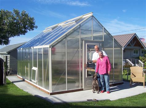 Polycarbonate Greenhouses • Insteading