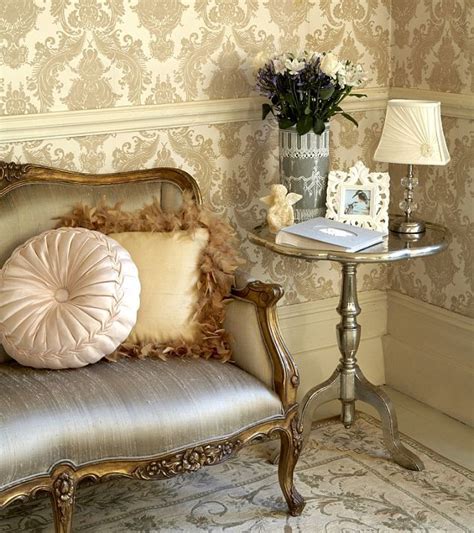 Victorian wallpaper just makes a place look classy. | Damask wallpaper living room, Wallpaper ...