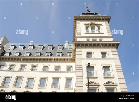 Facade of hotel at Paddington railway station in London, England Stock ...