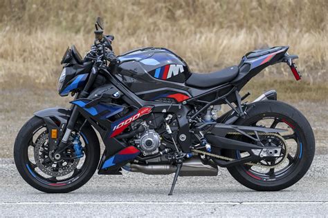 2023 BMW M 1000 R Evaluation [19 Fast Facts: Track and Street Test] - BestMotoSport