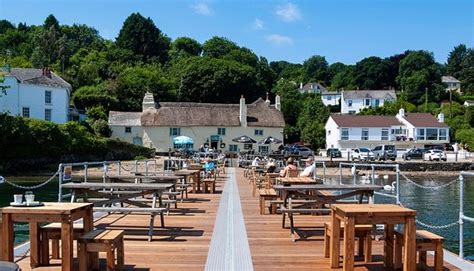 Lovely quiet out of season lunch with dog! - Pandora Inn, Falmouth ...