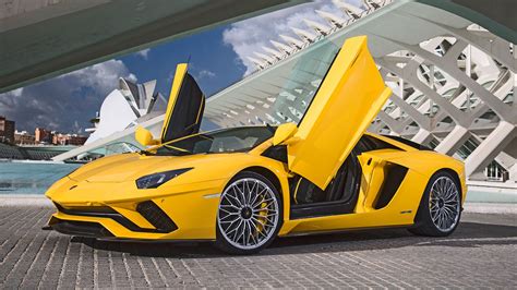 Lamborghini Aventador S (2017) review | CAR Magazine