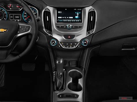 2018 Chevrolet Cruze: 131 Interior Photos | U.S. News