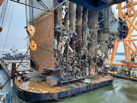 Seccionan con éxito la proa del car carrier volcado “Golden Ray” » Puente de Mando, por Juan ...