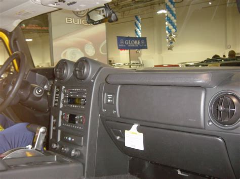 hummer interior view : NJ Auto Expo 2005 : Car Pictures by CarJunky®