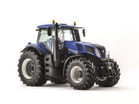 New Holland upgraded T8 tractor range set for UK debut at LAMMA 2015 - Agriland.ie