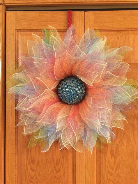 Sunflower wreath | Mesh wreath diy, Mesh wreath tutorial, Deco mesh wreaths tutorials