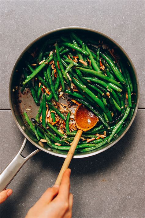 1-Pan Garlicky Green Beans with Slivered Almonds - Minimalist Baker Recipes