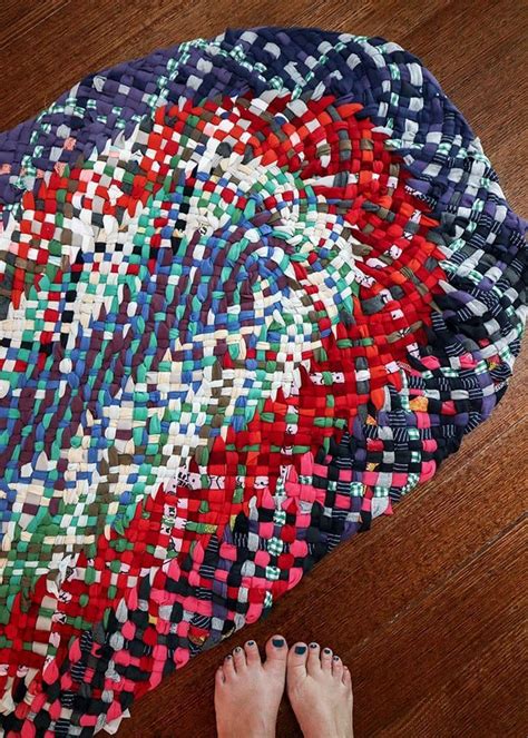 7 Ways to Make a Rag Rug from old Clothes #recyclecraftsclothes | Braided rug diy, Rag rug ...