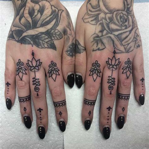 Top 73 Best Hand Tattoos for Women - [2021 Inspiration Guide]