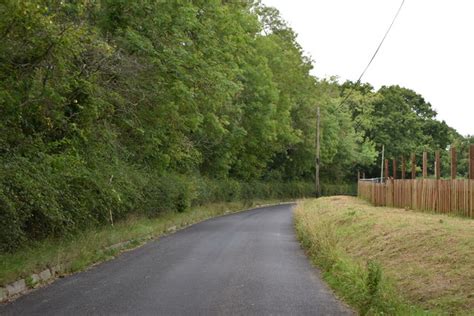 Coldharbour Lane © N Chadwick cc-by-sa/2.0 :: Geograph Britain and Ireland