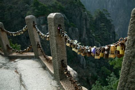 Huangshan National Park, China – Lovelocks