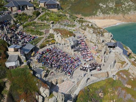 Watching a play at the Minack theatre – Biggsy Travels