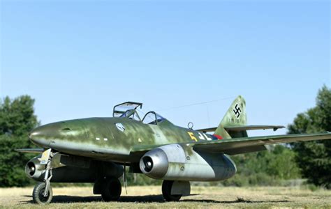 Messerschmitt Me 262 A-1a by Ian Robertson (Trumpeter 1/32)