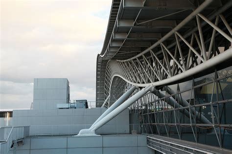 Roof of Kansai International Airport | Roof architecture, Structure ...