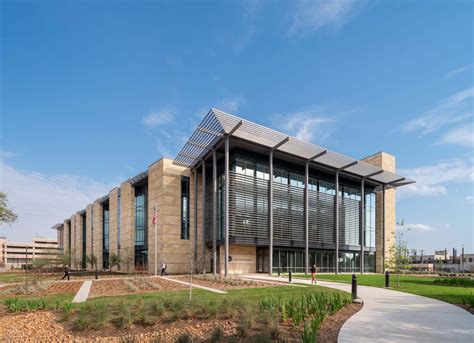 Lake|Flato Architects’ San Antonio Federal Courthouse focuses on ...