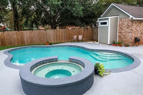 Gunite Pool (Pros and Cons, Colors & Finishes)