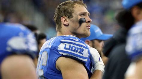 Rookie LB Jack Campbell earns the ‘green dot’ on his helmet