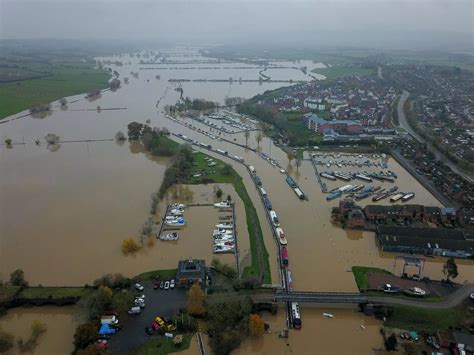 Picture gallery of Tewkesbury in the floods of November 2019 ...