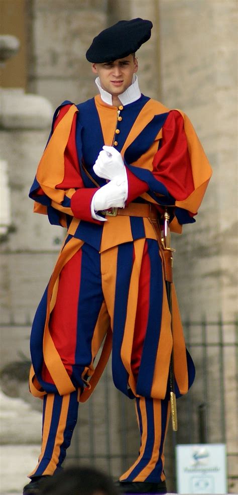 Die Päpstliche Schweizergarde | Swiss guard, Men in uniform, Vatican