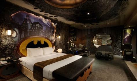 Incredible Movie Themed Homes (30 pics)