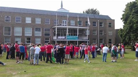 Wrexham FC Fans March Through Town - Wrexham.com