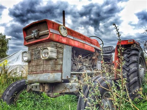 An abandoned Massey Ferguson 135 - Photo: Flickr CC0 in 2022 | Massey ...