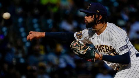 Brewers' Devin Williams named National League Reliever of the Year