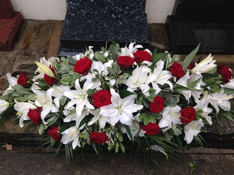 Red White Funeral Flowers : Red And White Rose Casket Spray Red And White Rose Coffin Spray ...